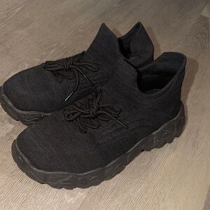 Amazon Black Athletic Shoes